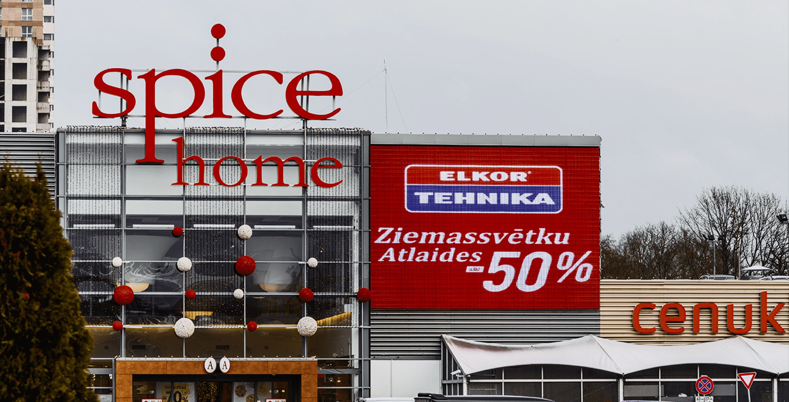 PALAMI Group LED Media Tube Video Display Project On Spice Shopping Center Facade